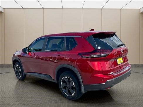 Used 2025 Nissan Rogue SV FWD image 4