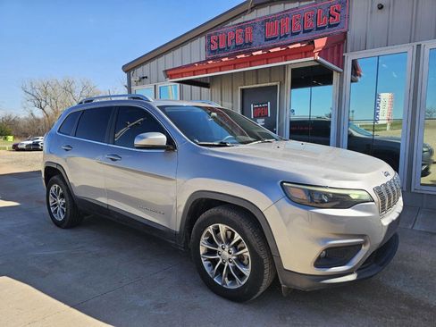 Used 2020 Jeep Cherokee Latitude Plus image 5