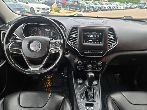 Used 2019 Jeep Cherokee Latitude Plus w/ Cold Weather Group AWD/4WD image 12