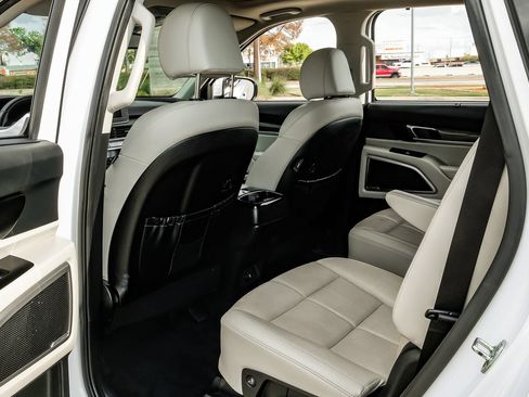 Used 2022 Kia Telluride EX w/ EX Premium Package FWD image 39