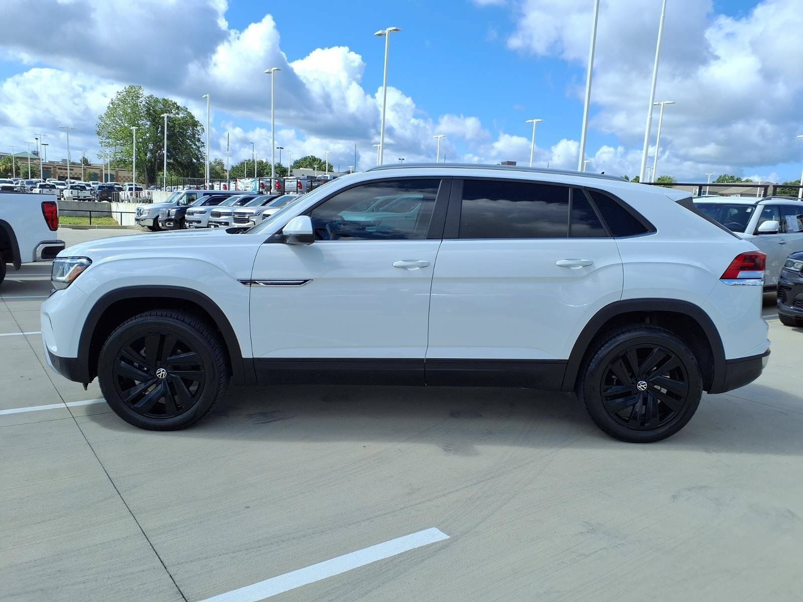 Used 2022 Volkswagen Atlas Cross Sport SE FWD image 9