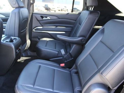 Used 2025 Chevrolet Traverse LT w/ Sun and Wheel Package image 32