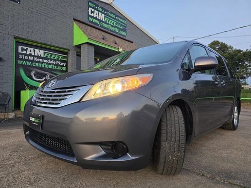 Used 2012 Toyota Sienna LE image 70
