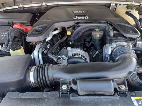 Used 2018 Jeep Wrangler Unlimited Sahara w/ Dual Top Group image 9