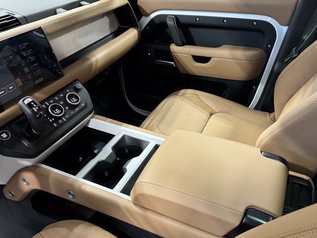New 2025 Land Rover Defender 110 X-Dynamic SE AWD/4WD image 14