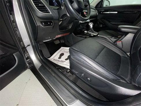 Used 2024 Kia Seltos EX image 12