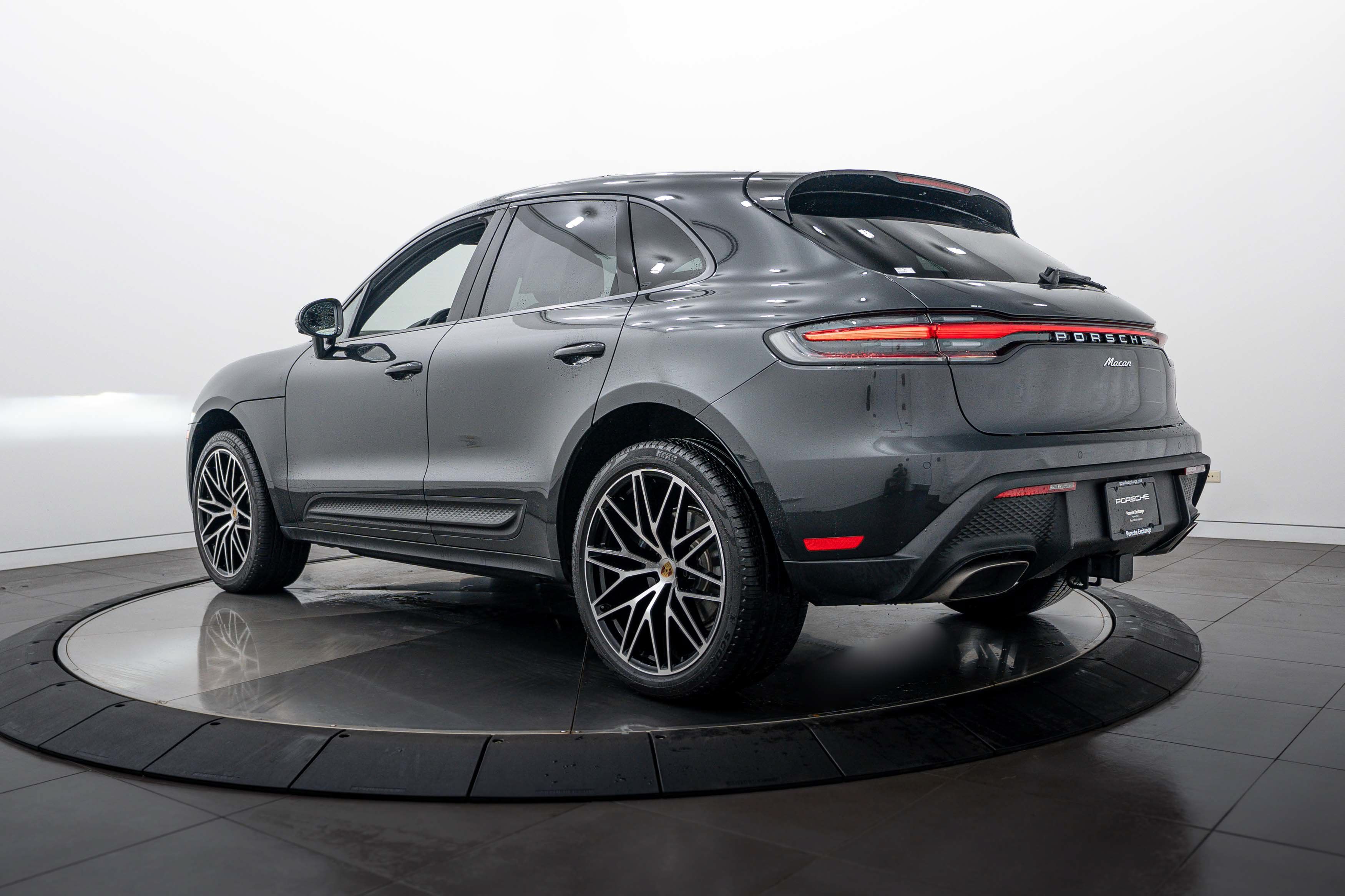 Certified 2026 Porsche Macan AWD/4WD image 3