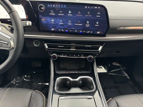 Used 2025 Chevrolet Traverse High Country w/ LPO, Floor Liner Package image 2