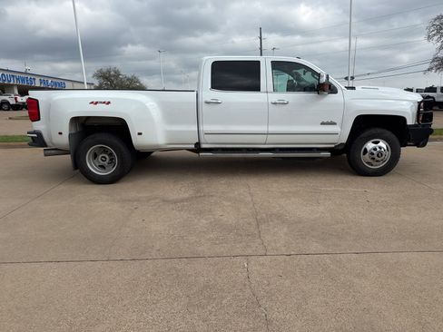 Used 2018 Chevrolet Silverado 3500 High Country w/ Duramax Plus Package image 8