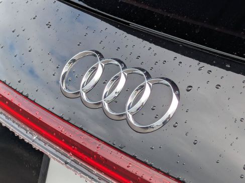Used 2023 Audi Q4 e-tron Premium Plus AWD/4WD image 5