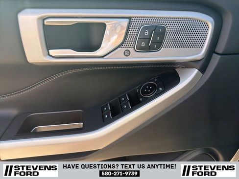 Used 2022 Ford Explorer Limited w/ Equipment Group 301A AWD/4WD image 17