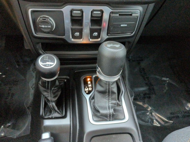 Used 2025 Jeep Wrangler Sport AWD/4WD image 18