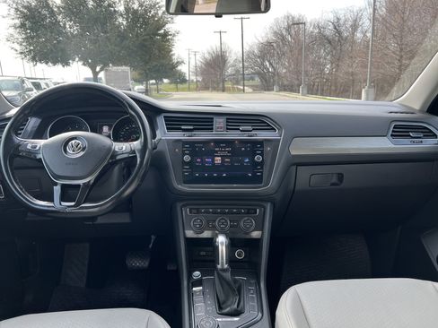 Used 2018 Volkswagen Tiguan SE w/ 18" Alloy Wheels Package image 22