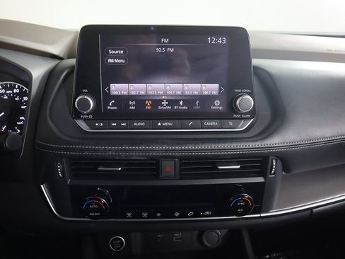 Used 2023 Nissan Rogue SV image 39