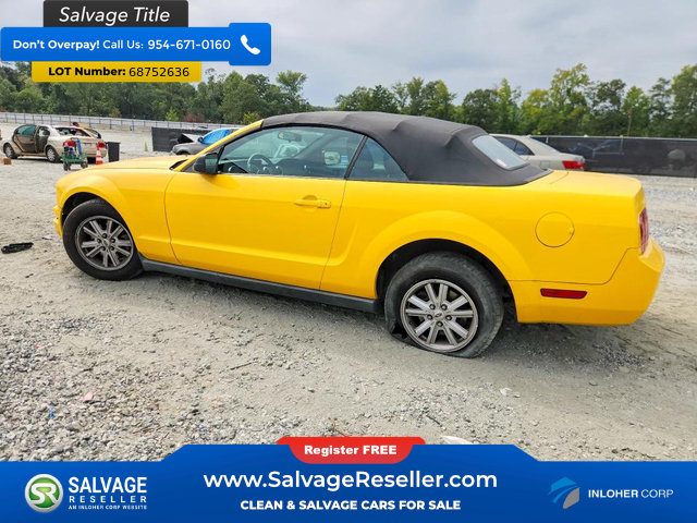 Used 2005 Ford Mustang Convertible RWD image 3