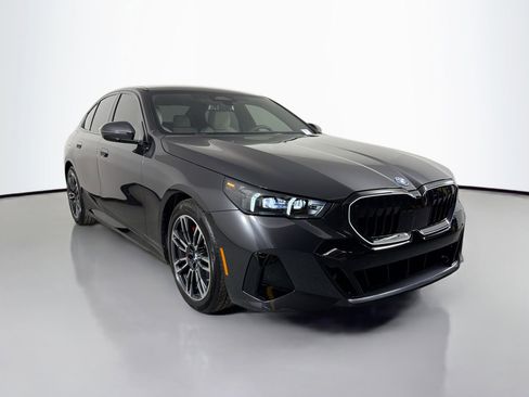 New 2026 BMW 550e xDrive w/ Premium Package image 3