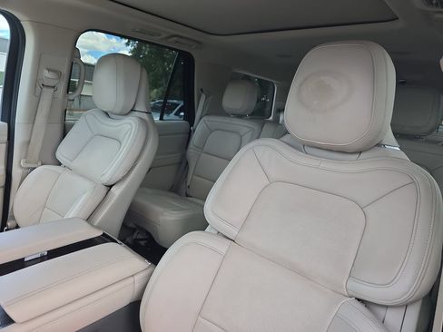 Certified 2021 Lincoln Navigator Reserve w/ Luxury Package AWD/4WD image 25