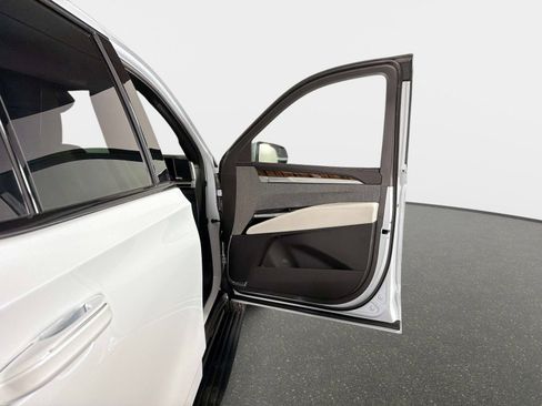 Used 2026 Cadillac Escalade Platinum Sport w/ LPO, Floor Liner Package AWD/4WD image 24