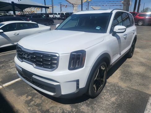 Used 2025 Kia Telluride S image 2