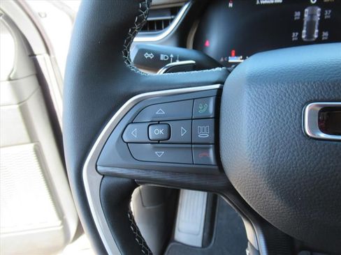 New 2025 Jeep Grand Cherokee Laredo X w/ Luxury Tech Group I image 17