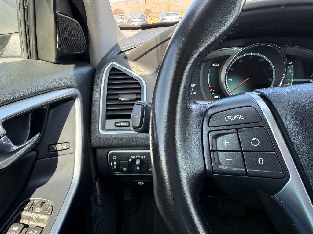 Used 2016 Volvo XC60 T5 Premier w/ Proximity Package FWD image 19