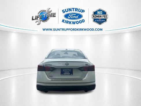 Used 2023 Nissan Altima 2.5 SR w/ SR Premium Package FWD image 4