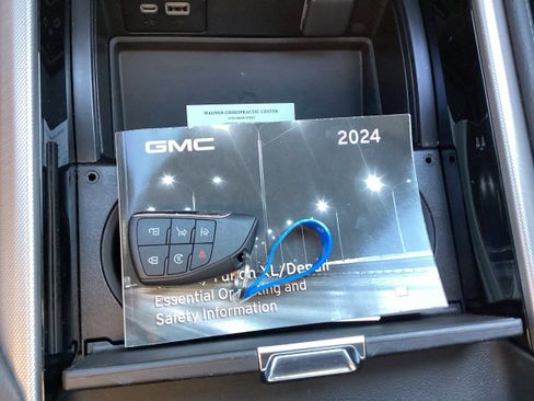 Used 2024 GMC Yukon Denali w/ Denali Reserve Package image 25