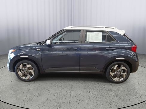 Used 2022 Hyundai Venue Limited FWD image 11