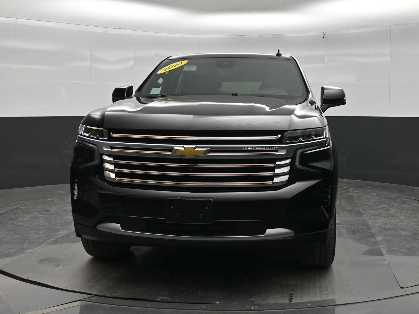 Used 2024 Chevrolet Tahoe High Country w/ Premium Package AWD/4WD image 3