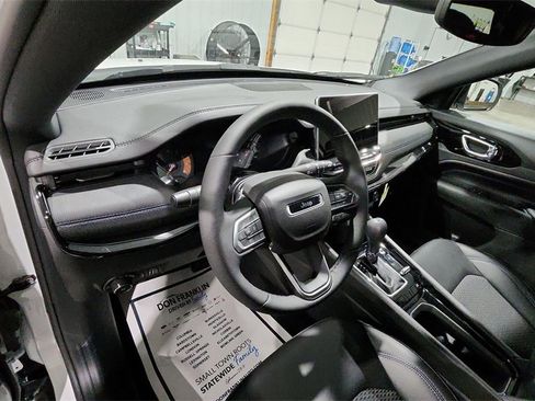 New 2026 Jeep Compass Latitude image 10