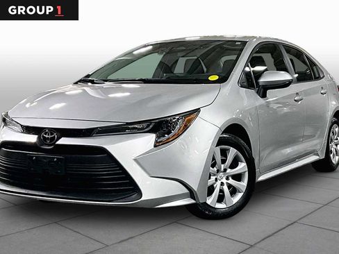 Used 2025 Toyota Corolla LE image 1