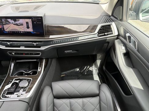 Used 2024 BMW X7 xDrive40i AWD/4WD image 18