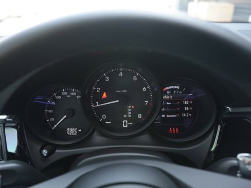 Certified 2026 Porsche Macan AWD/4WD image 17