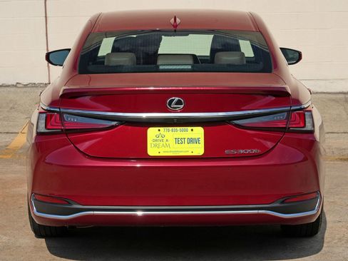 Used 2025 Lexus ES 300h w/ Premium Package FWD image 57