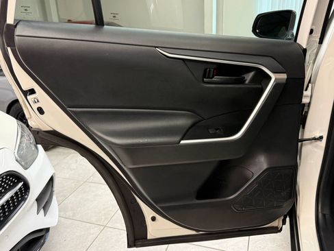 Used 2019 Toyota RAV4 LE w/ Carpet Mat Package AWD/4WD image 18