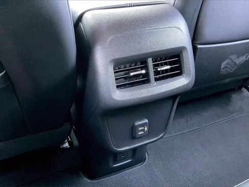 Used 2024 GMC Terrain SLT image 32