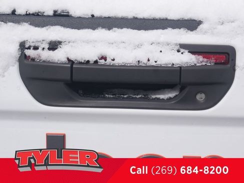 Used 2022 Jeep Gladiator Mojave w/ Cold Weather Group AWD/4WD image 16