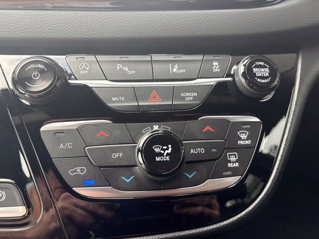 Used 2025 Chrysler Pacifica Select FWD image 10