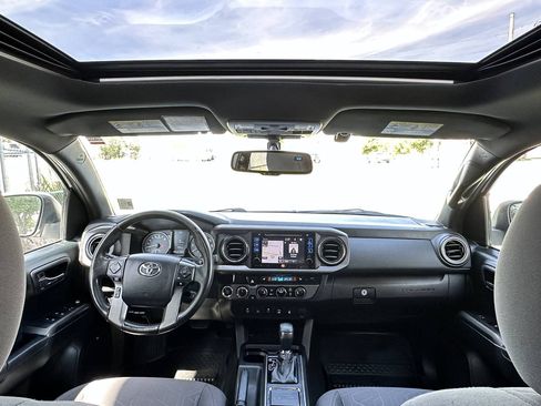 Used 2017 Toyota Tacoma TRD Off-Road AWD/4WD image 29
