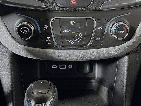 Used 2020 Chevrolet Equinox LS w/ LS Convenience Package image 16