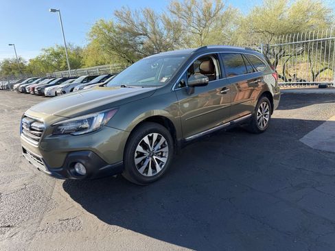 Used 2018 Subaru Outback 3.6R Touring AWD/4WD image 3