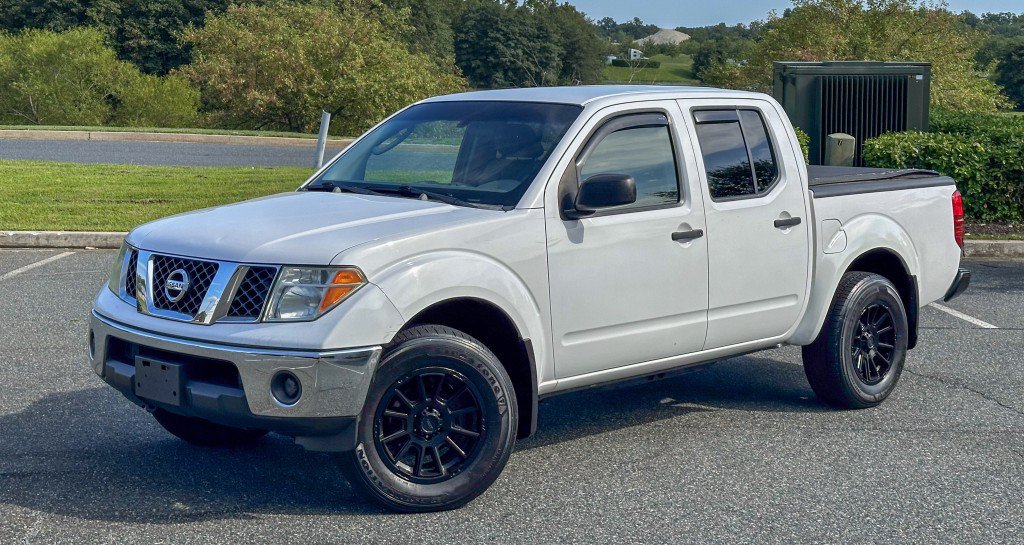 Used 2007 Nissan Frontier SE w/ Power Pkg AWD/4WD image 3