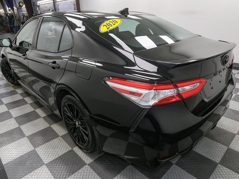 Used 2020 Toyota Camry SE image 9