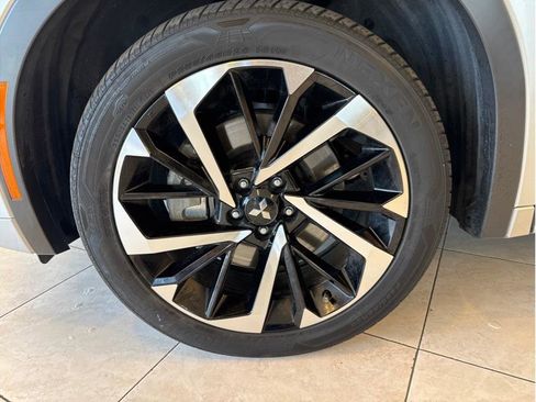 Used 2023 Mitsubishi Outlander SEL image 39