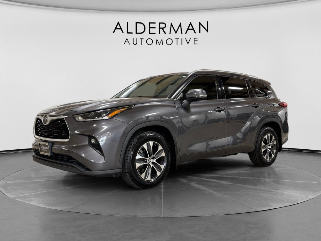 Used 2021 Toyota Highlander XLE FWD image 1
