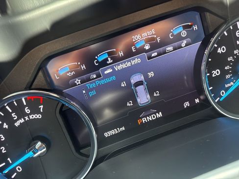 Used 2021 Ford Expedition XLT RWD image 2