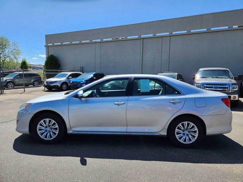 Used 2012 Toyota Camry LE FWD image 4