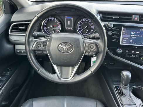 Used 2020 Toyota Camry SE image 14