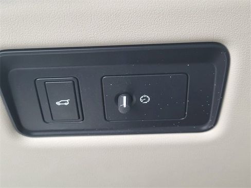 Used 2021 Land Rover Range Rover P525 Westminster Edition LWB image 21