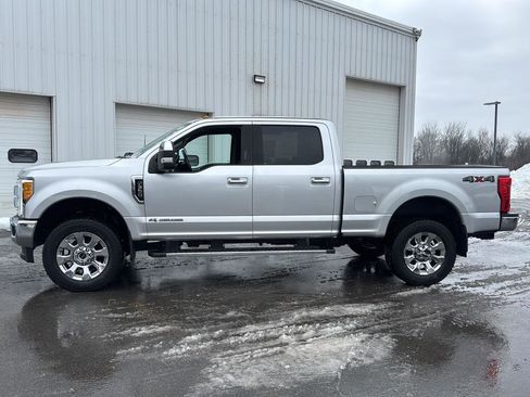Used 2017 Ford F350 Lariat w/ Chrome Package image 5
